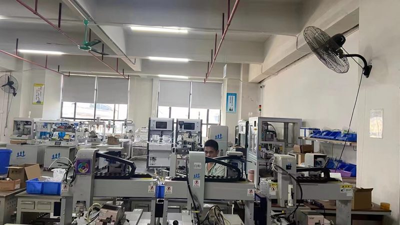 锂电池生产自动化：上下料机器人定制解析